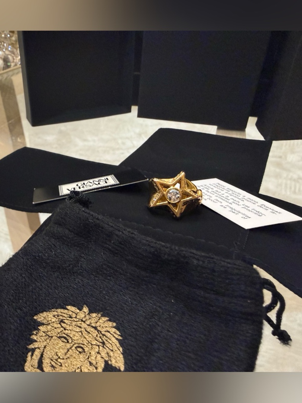 Versace
AUTHENTIC GIANNI VERSACE
SUNBURST RING
Versace Gold Star Ring - Picture 12 of 14